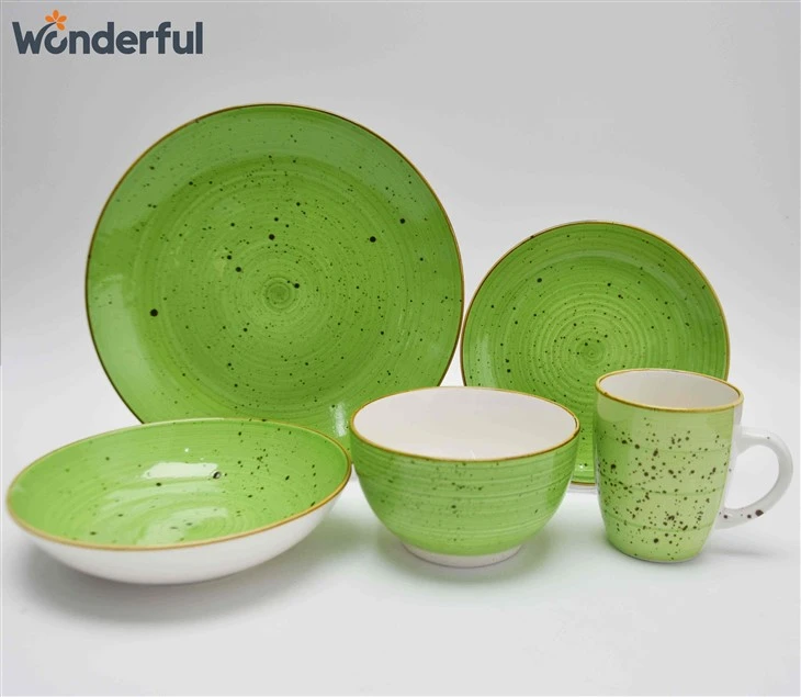 Green Stoneware -illallisjoukko